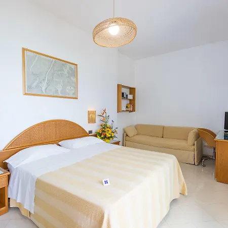 Готель Ecoresort Le Sirene - Caroli