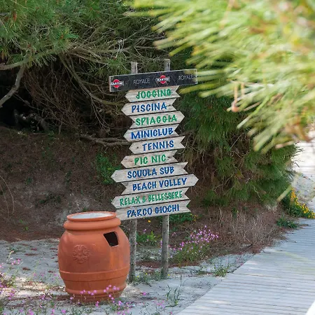 Готель Ecoresort Le Sirene - Caroli